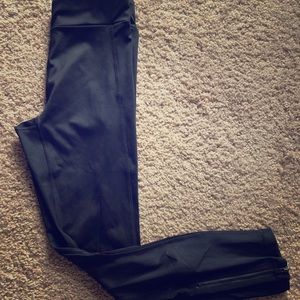 Fabletics High-Waisted Solid Spin Pant Black (S)